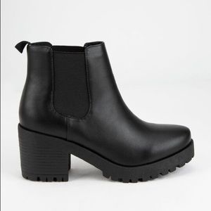 👢 SODA Lug Sole Womens Chelsea Boots 👢